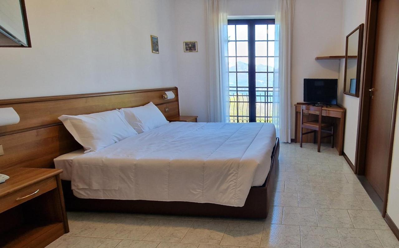 Montegrino Lakeview 3*