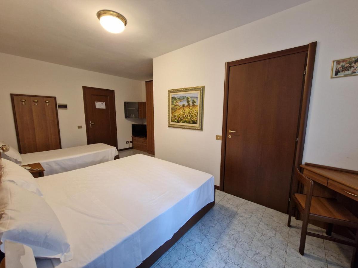 Montegrino Lakeview Hotel 3*